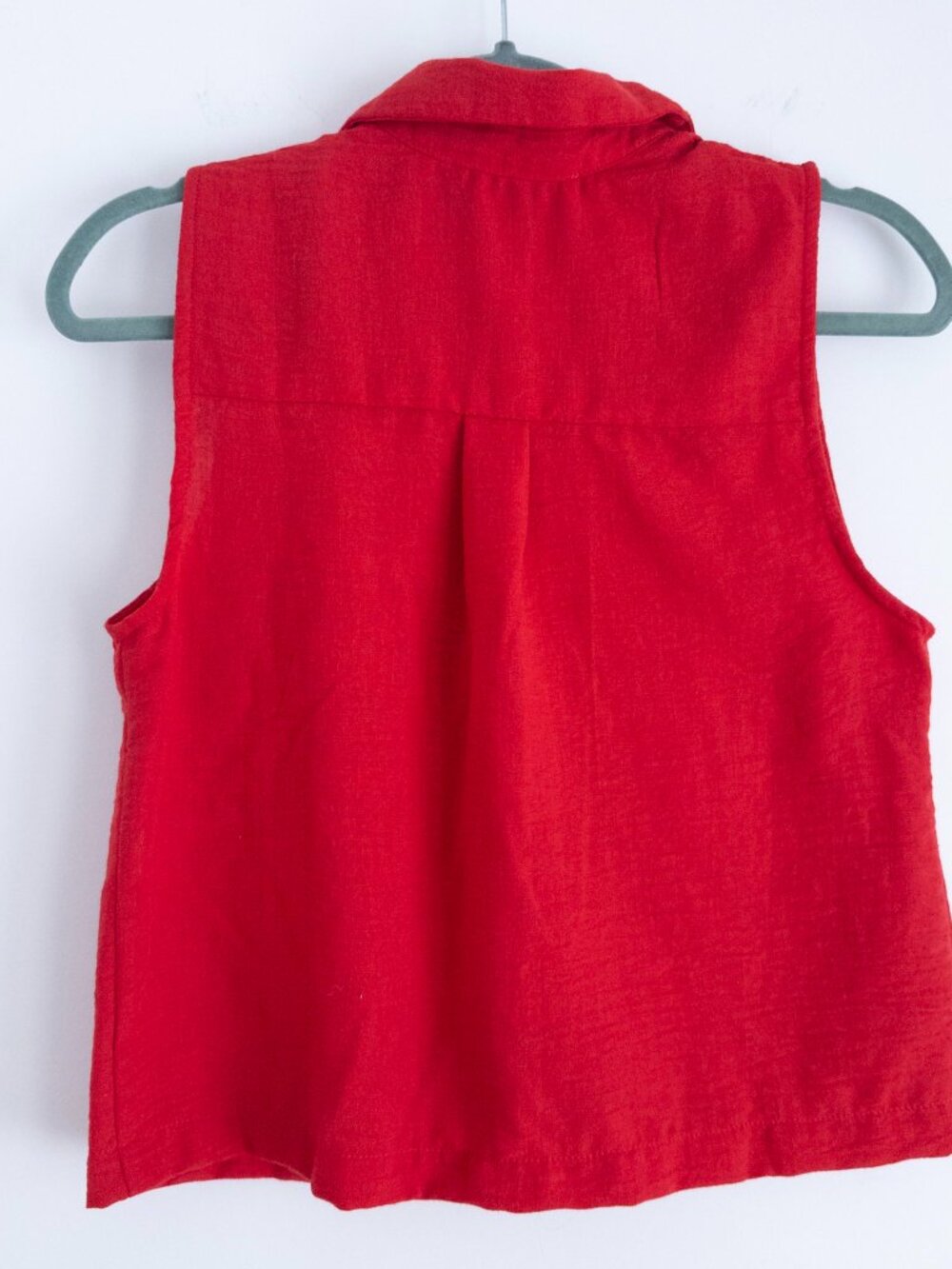 Monteau Los Angeles Women's Red Textured Sleeveless Button Down Shirt Medium - Picture 3 of 8
